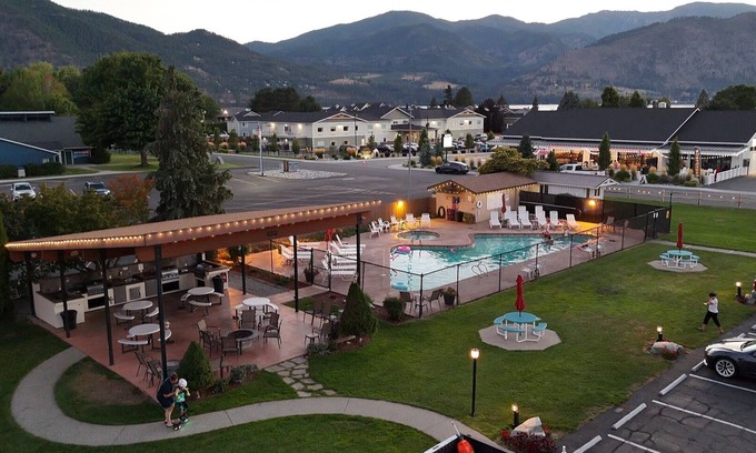 Wapato Point Hotel | Mountain View Lodge and Resort