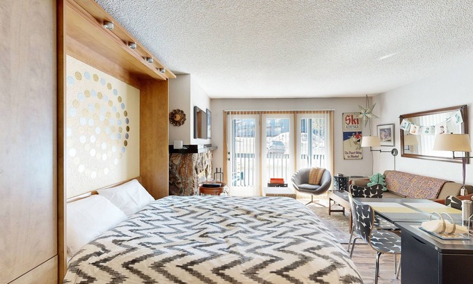 Alyeska Apartment | Mountain-view studio with patio & full kitchen - walk to lifts