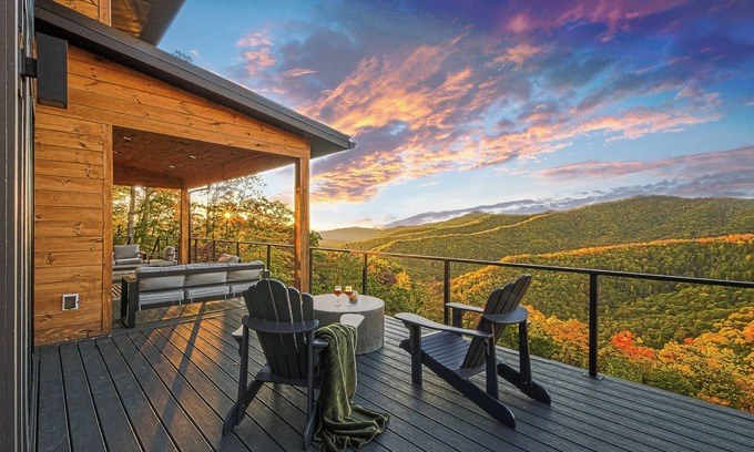 Whittier Cabin | Mountain Views HotTub FirePit Luxury Sky Cabin