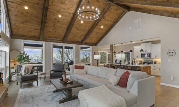 Banner Elk House | Mountain view’s with hot tub & pool table on Beech Mountain. Sleeps 10.