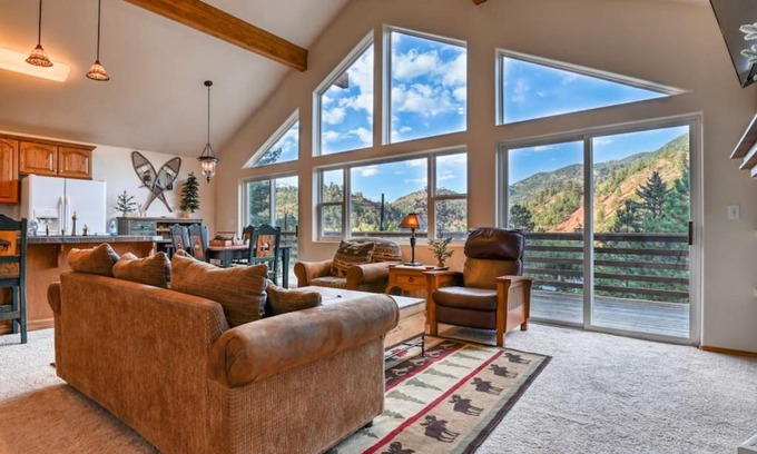 Green Mountain Falls House | Mountain Vistas - Lake Views at Buffalo Sunrise