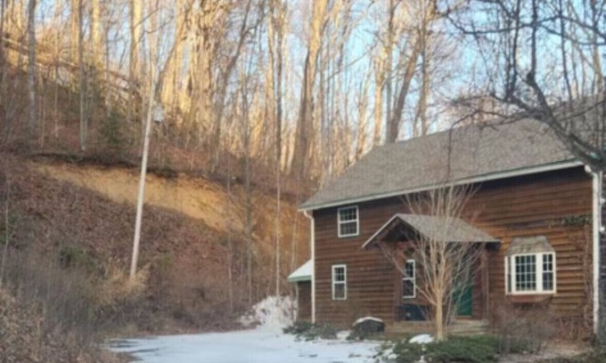 Waynesville Cabin | Mountainside Cabin! Hot Tub! King Bed!