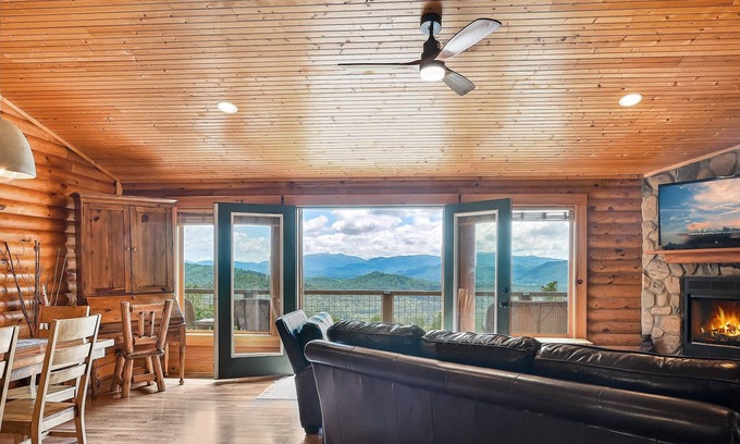 Royal Pines Cabin | Mountaintop Log Cabin-Extraordinary Views! Hot Tub-20 Minutes To Downtown AVL