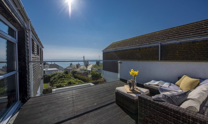 Mousehole House | Mousehole View - an apartment that sleeps 4 guests in 2 bedrooms