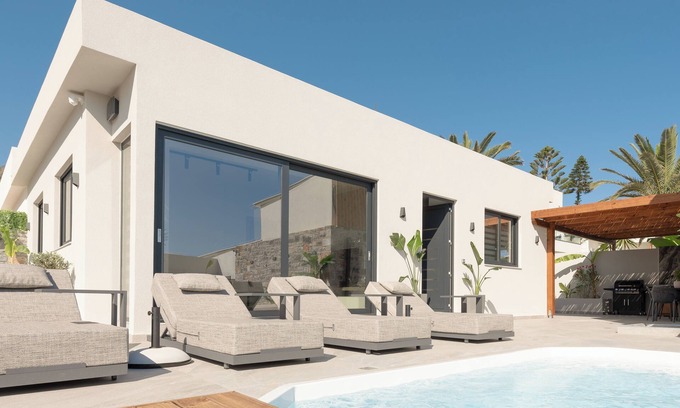 Bali Villa | Mousses Villa, with Pool & Spa Whirlpool by the Beach