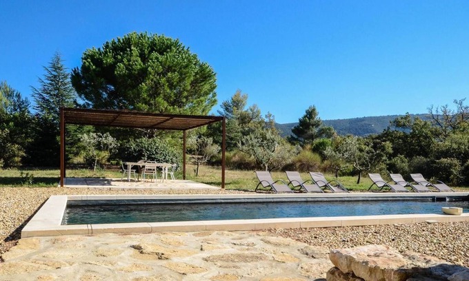 Menerbes Apartment | Moustier de Menerbes 1 – perfect countryside/village setting