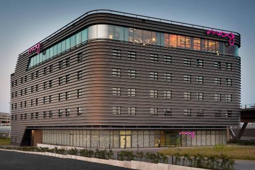 Grengel Hotel | Moxy Cologne Bonn Airport