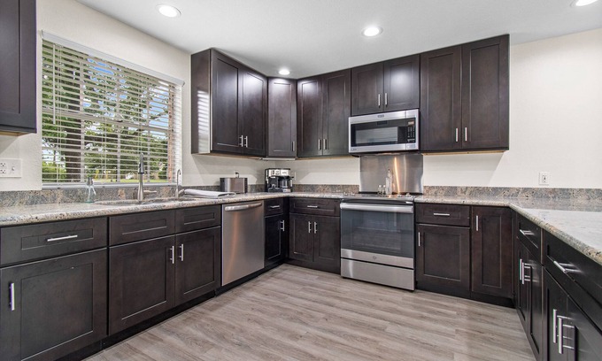East Hill House | Ms. Pensacola! 15min drive to Pensacola Beach!
