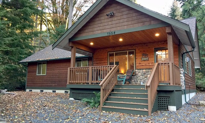 Warnick House | Mt. Baker Lodging Cabin 65 – SLEEPS 10!