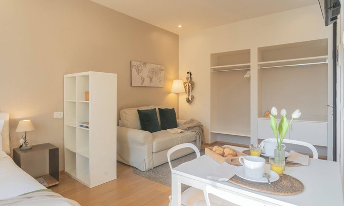 Como Apartment | MT Studio 2 - Studio Apartment, Sleeps 2