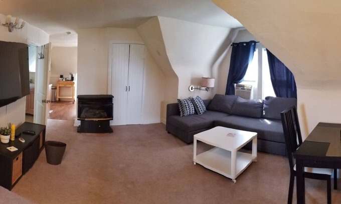 Pittsburgh Apartment | Mt. Washington/Grandview - 1 Bedroom Penthouse Apt