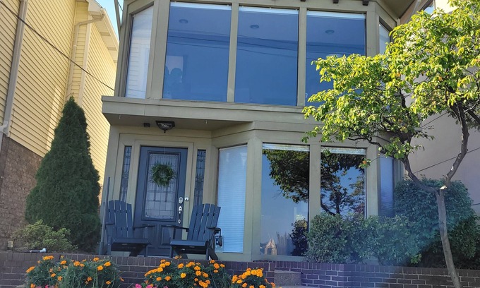 Mount Washington House | Mt Washington Luxury Home with Views Galore - 2 Large Bedrooms + office