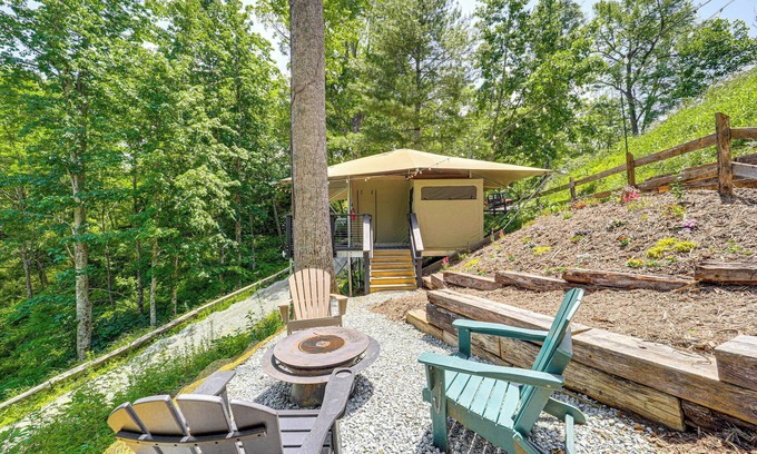 Vilas Cottage | Mtn-view Deck: Scenic Glamping Getaway Near Boone!
