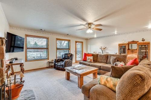 Flagstaff House | Mtn-View Family Home with Grill in Flagstaff!