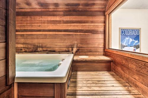 Silvercreek Apartment | Mtn View Granby Condo with In-Unit Hot Tub!