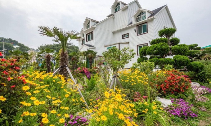 Irun-myeon House | Mulbit Hanul