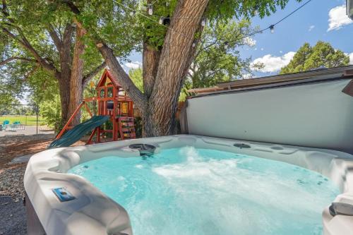 East Colorado Springs House | Mulligan Magic - Golf Hot Tub Fire Pit Scenic View