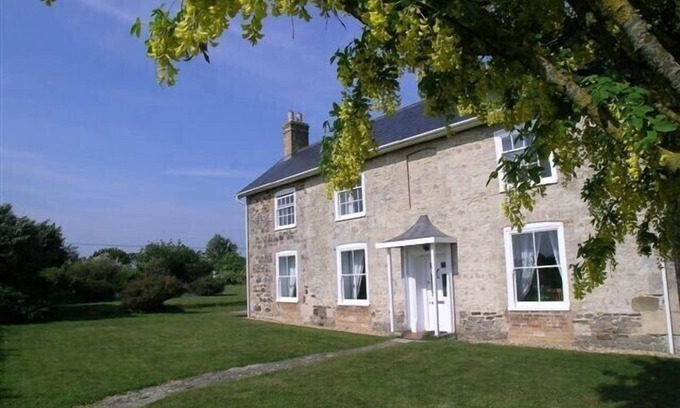 Newport House | Multi-award winning Georgian Farmhouse, village location, short walk to beach