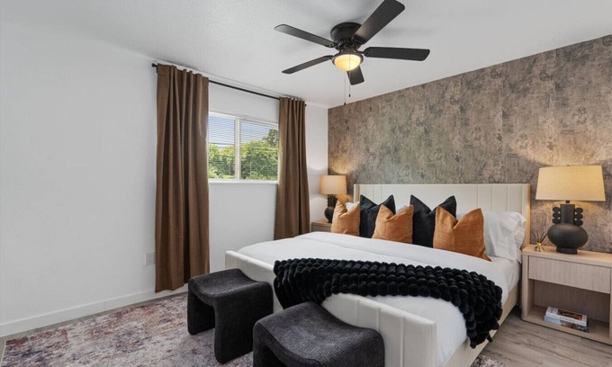 Coronado Hills House | Multi Home - Up to 16 people - Balcony Access