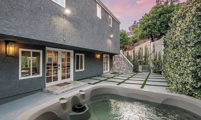 Woodland Hills House | Multi-Level 5BR Villa in Great Location- Must See!