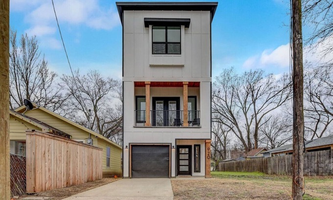 West Dallas House | Muncie at Trinity Grove