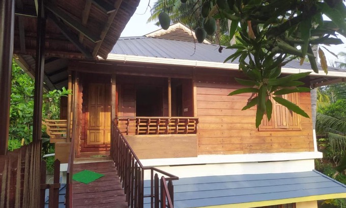 Munroe Island House | Mundromocktail Tourist Home