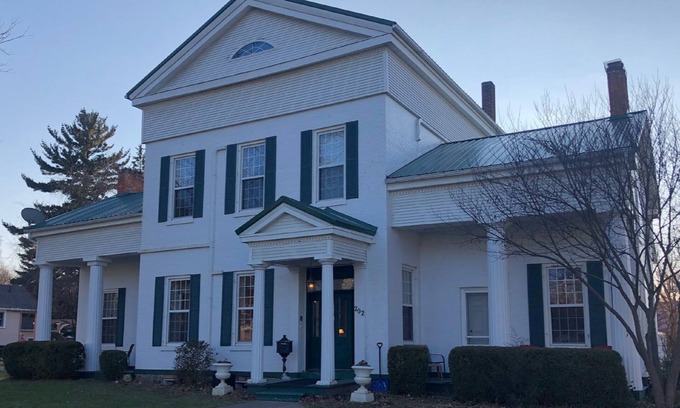 Jonesville Bed & Breakfast | Munro House B And B