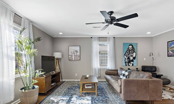 Madison House | Music Inspired Home/Spacious/Conveniently Located