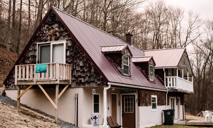 Tennerton Cabin | Muskie-Lounge River Retreat! Secluded getaway.