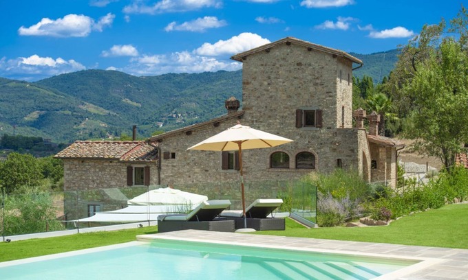 Panzano in Chianti Villa | MyExclusiveItaly - Villa Chianti with panoramic pool on the vineyard