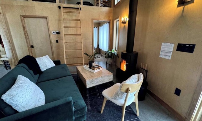 Cable House | Mysa Meadow House - Modern Ski/Bike Nature Oasis