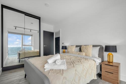 East Acton Apartment | MySquare Modern Two Bedroom Flat in North Acton close to Ealing