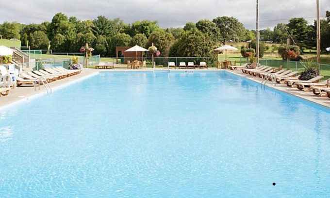 Wisconsin Dells Villa | n 2 bedroom 2 bath full kitchen fireplace n deck