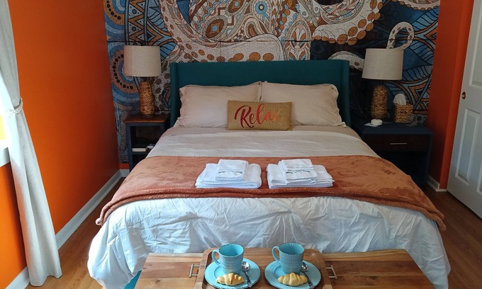 Warrington Cottage | n"DEEP SEA DREAMS"-Hidden gem/jacuzzi tub/high speed net/game rm/Mins. from NAS