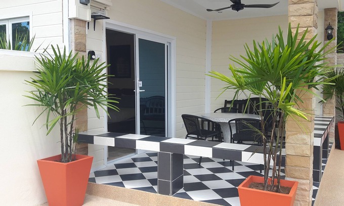 Na Chom Thian Villa | na jomtien big pool villa