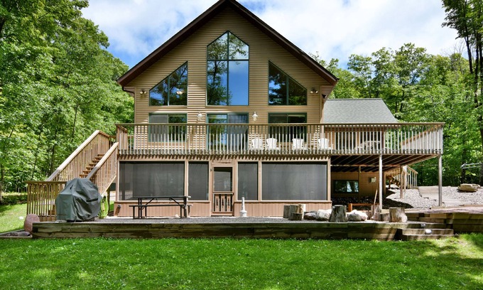 Cable Cabin | NamaKabin Spacious 5 Bedroom Home on Lake Namakagon, WI