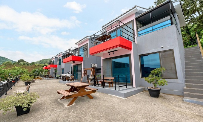 Namhae House | Namhae Aria Spa Pension