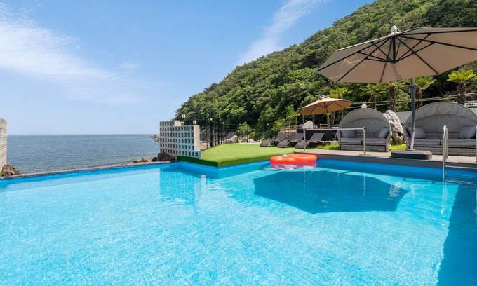 Namhae House | Namhae Orosy Bada Pool Villa & Pension