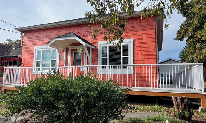 Regional District of Nanaimo Apartment | Nanaimo oldtown pet friendly 2 bedrooms guest suite