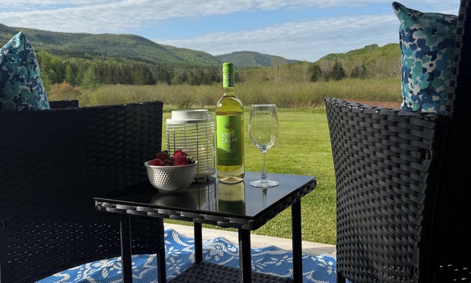 Cheticamp House | Nanook’s Den Escape to the beauty of the mountains Internet, GBTV