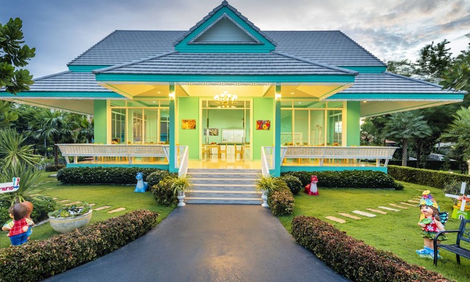 Khanong Phra Hotel | Napasawan Resort
