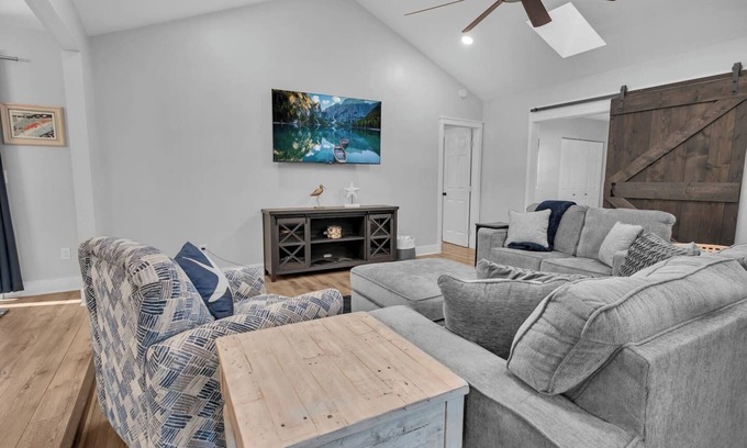 Willoughby Acres House | Naples 4 BR Home w/Screened Lanai - Near Beaches