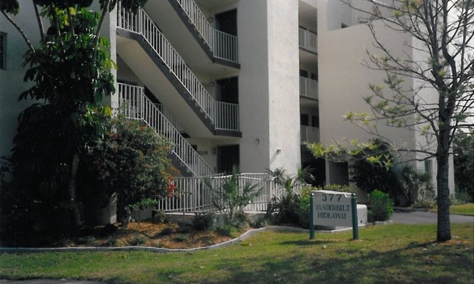 Vanderbilt Beach Apartment | Naples Bay View condo - Block from Gulf Beach