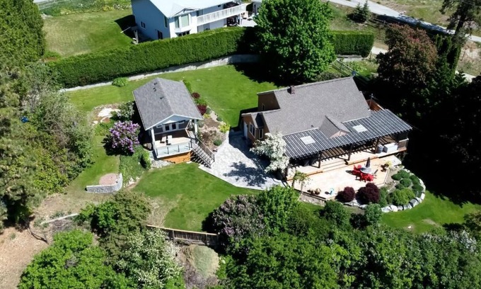 Okanagan-Similkameen House | Naramata Wine Cottage with Guest House