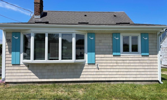 Narragansett House | Narragansett Beach Cottage 900ft from the Beach!