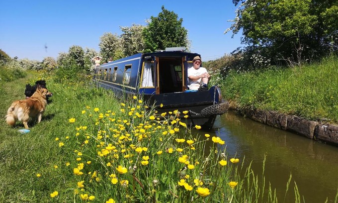 Aldermaston Wharf Boat Rental | Narrowboat canal holiday from19th august