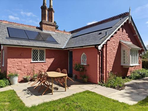 Yarpole House | Nash Lodge
