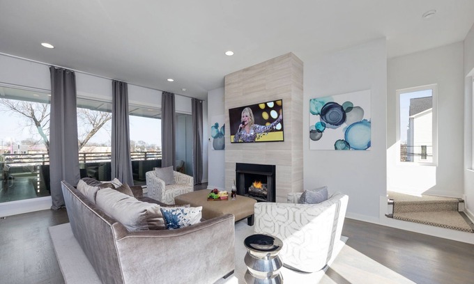 Nashville Cottage | Nashville Notes - Sleeps 8 - Mins to Broadway!