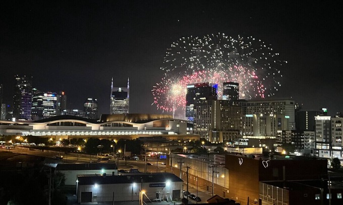 Downtown Nashville Apartment | Nashville Sky Box with Balcony and Pool