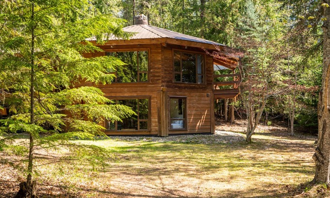 Meadow Creek House | Natural surroundings, peace & quiet, with adventure on your doorstep. (Pets ok)